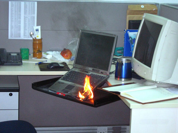 Name:  dell_laptop_on_fire.jpg
Views: 700
Size:  81.6 KB