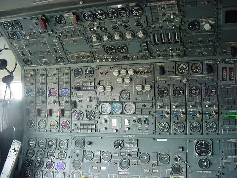 Name:  747cockpit.jpg
Views: 448
Size:  70.0 KB