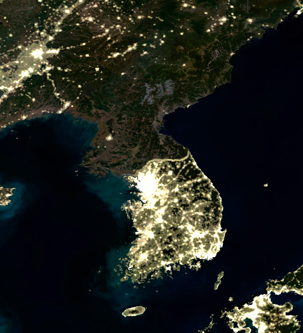 Name:  Korea at night.jpg
Views: 233
Size:  145.7 KB