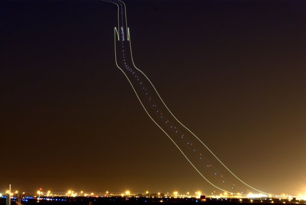 Name:  plane_trails_9999.jpg
Views: 1892
Size:  20.2 KB
