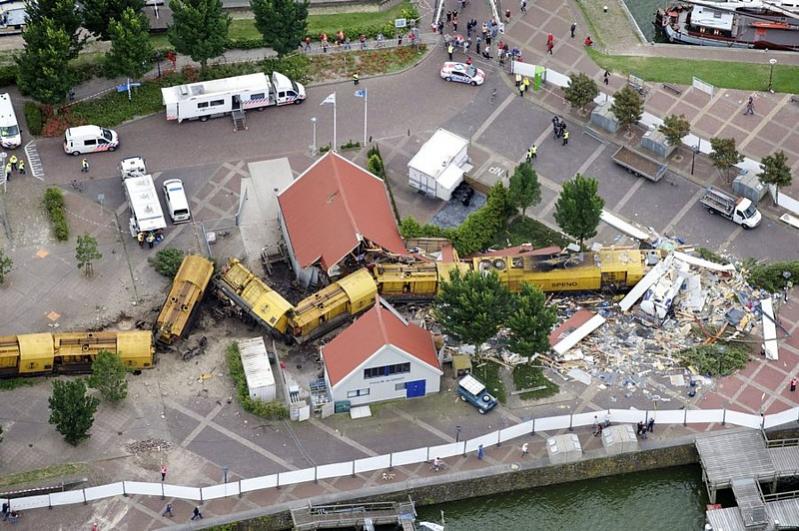 Name:  trainderailment.jpg
Views: 574
Size:  99.3 KB