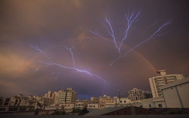 Name:  lightning rainbow haikou china.JPG
Views: 367
Size:  25.5 KB