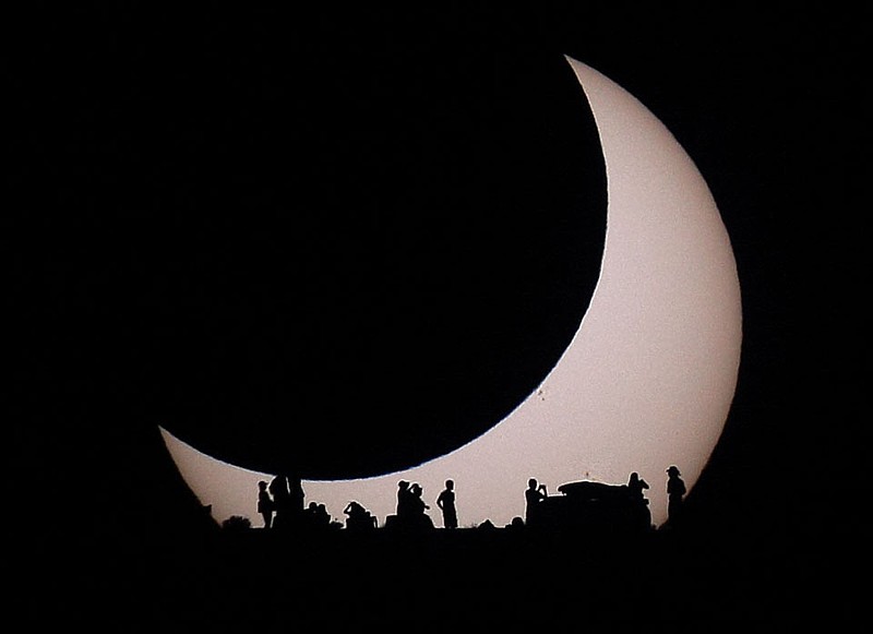 Name:  sunsilhouettes_gilbert_960.jpg
Views: 2633
Size:  34.3 KB