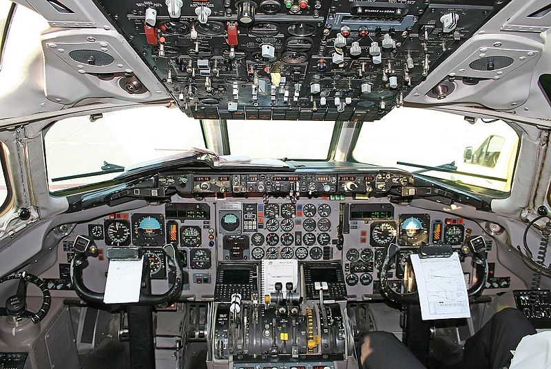 Name:  MD-83_flight_deck.jpg
Views: 418
Size:  143.4 KB