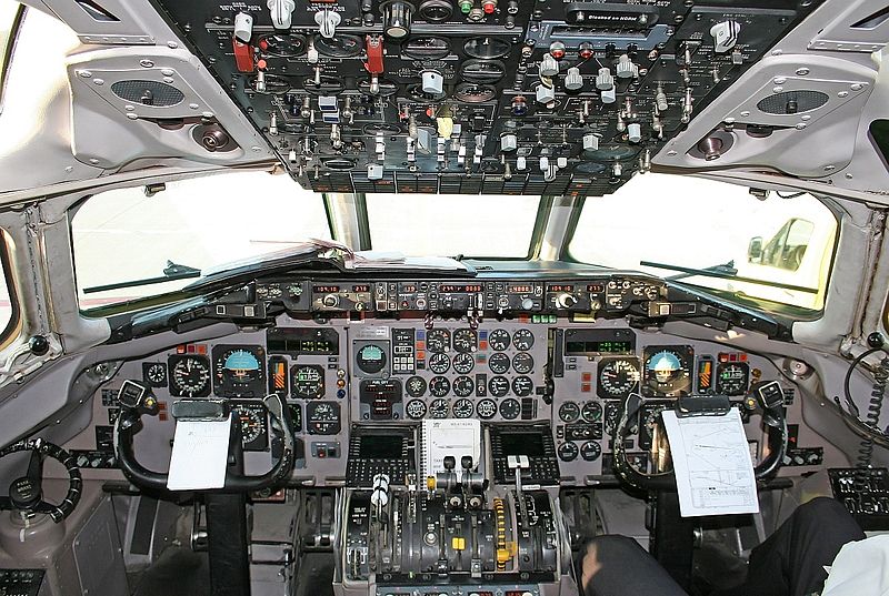 Name:  MD-83_flight_deck.jpg
Views: 481
Size:  143.4 KB