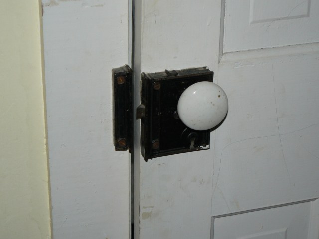 Name:  ghost doorknob.jpg
Views: 155
Size:  56.9 KB
