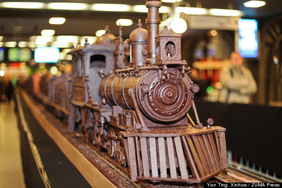 Name:  o-LONGEST-CHOCOLATE-STRUCTURE-TRAIN-570.jpg
Views: 2092
Size:  105.8 KB