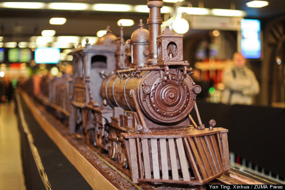 Name:  o-LONGEST-CHOCOLATE-STRUCTURE-TRAIN-570.jpg
Views: 2428
Size:  105.8 KB