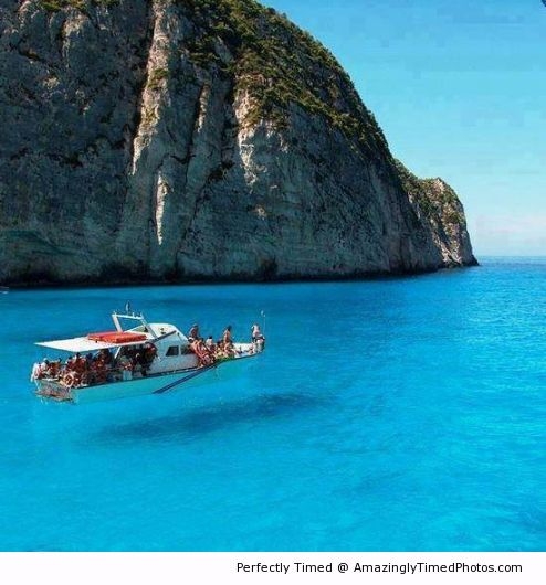 Name:  Boat-floating-on-clear.jpg
Views: 524
Size:  141.7 KB