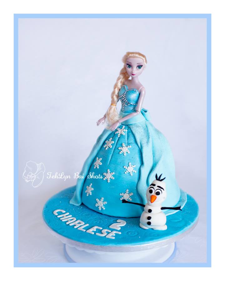 Name:  Elsa fondant.jpg
Views: 3405
Size:  43.8 KB