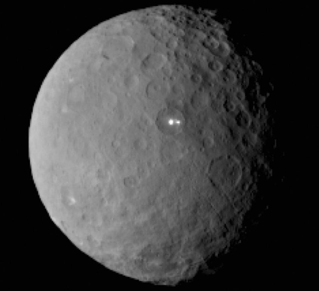 Name:  Bright spots on Ceres.jpg
Views: 439
Size:  41.6 KB