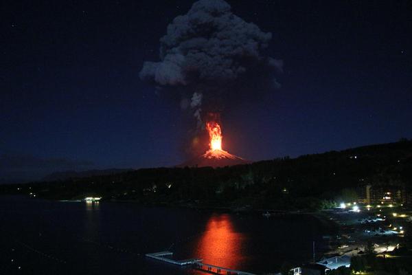 Name:  Villarrica Eruption1.jpg
Views: 345
Size:  16.3 KB