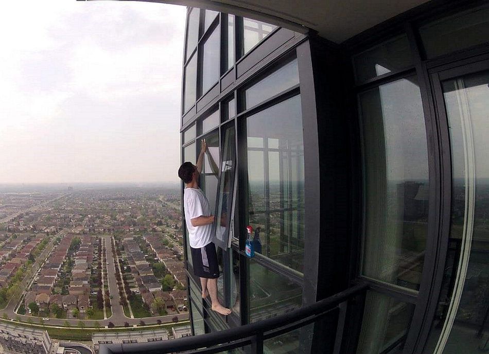 Name:  reallywantscleanwindows.jpg
Views: 413
Size:  105.7 KB