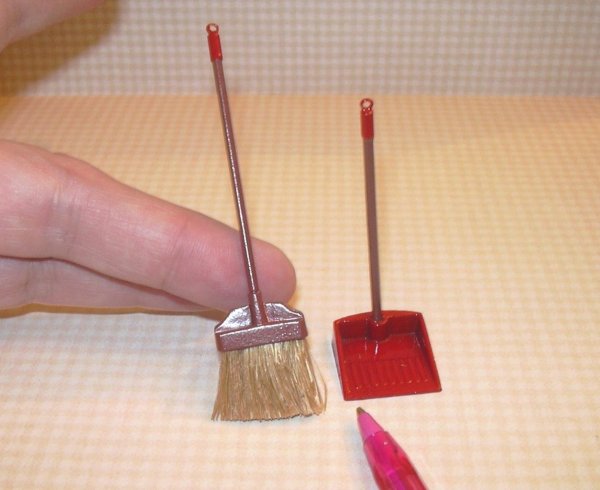 Name:  tiny broom.jpg
Views: 244
Size:  39.3 KB