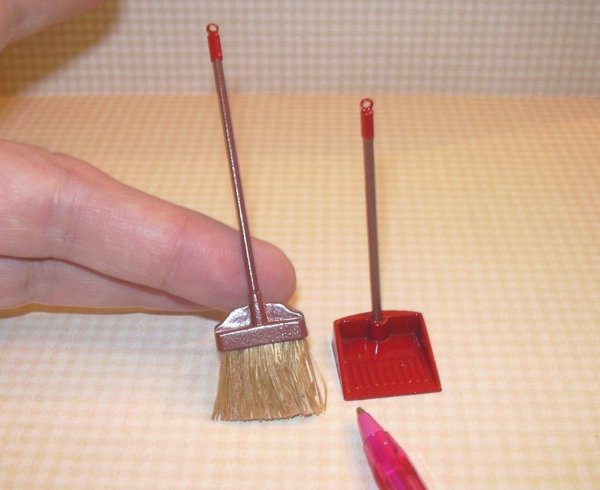 Name:  tiny broom.jpg
Views: 345
Size:  39.3 KB