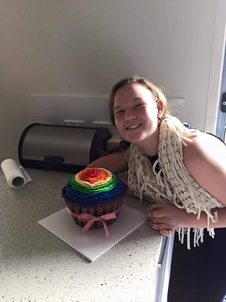 Name:  giant cupcake 4.jpg
Views: 237
Size:  56.5 KB