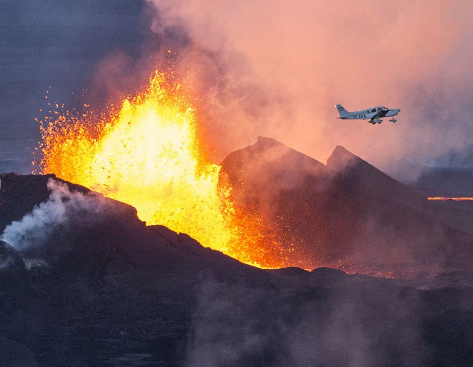 Name:  volcanoplane.JPG
Views: 3657
Size:  106.4 KB