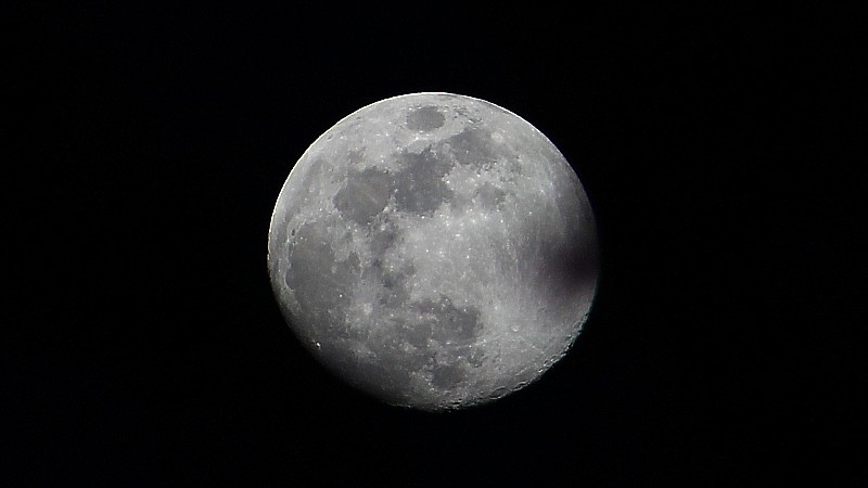 Name:  moon.jpg
Views: 2399
Size:  50.5 KB