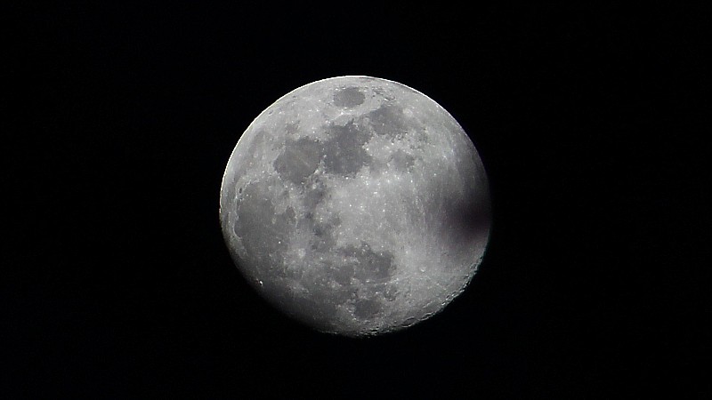 Name:  moon.jpg
Views: 3526
Size:  50.5 KB