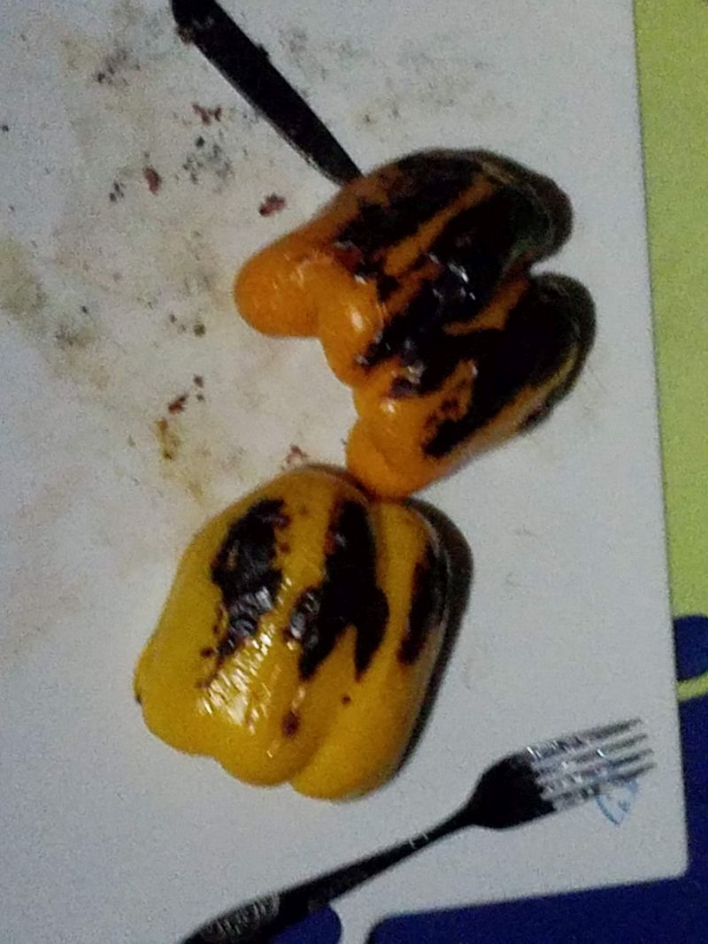 Name:  Out of focus peppers.jpg
Views: 613
Size:  111.0 KB