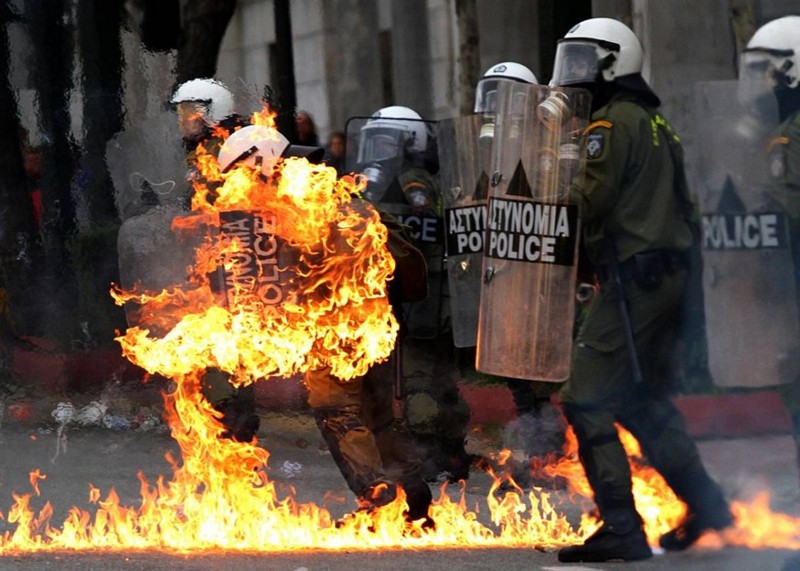 Name:  greekpoliceinriots.jpg
Views: 2282
Size:  123.4 KB