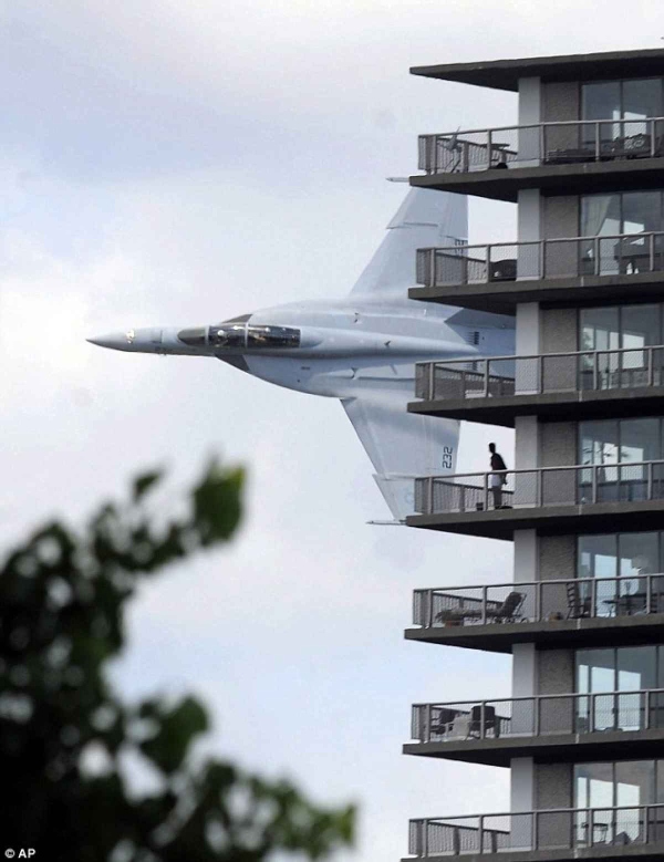 Name:  f-18-flyby.jpg
Views: 458
Size:  151.0 KB