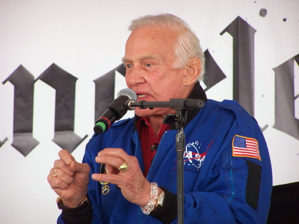 Name:  buzz aldrin.JPG
Views: 291
Size:  56.2 KB